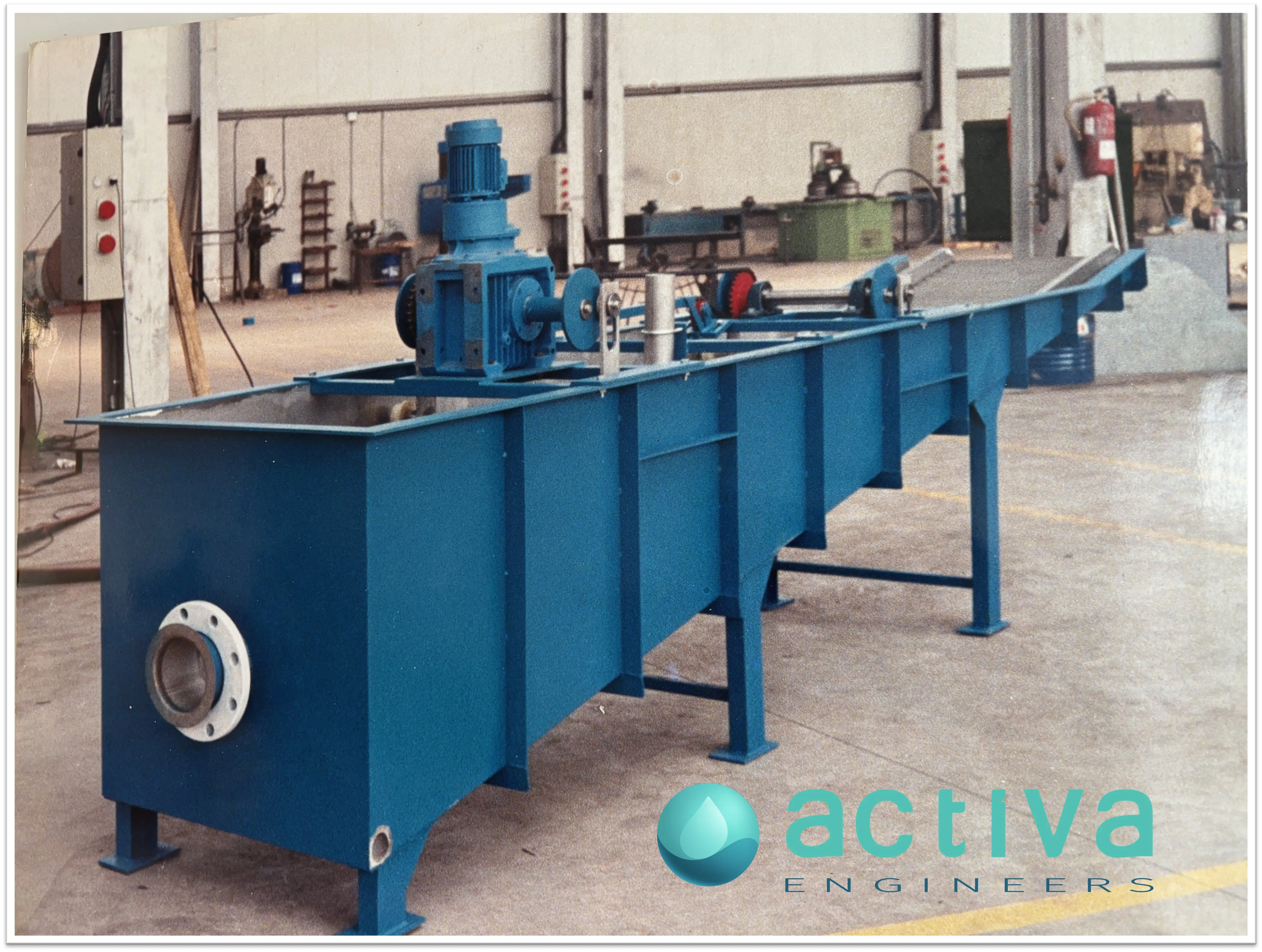 Canal/equipo desarenador para separar y extraer partículas pesadas (arena)